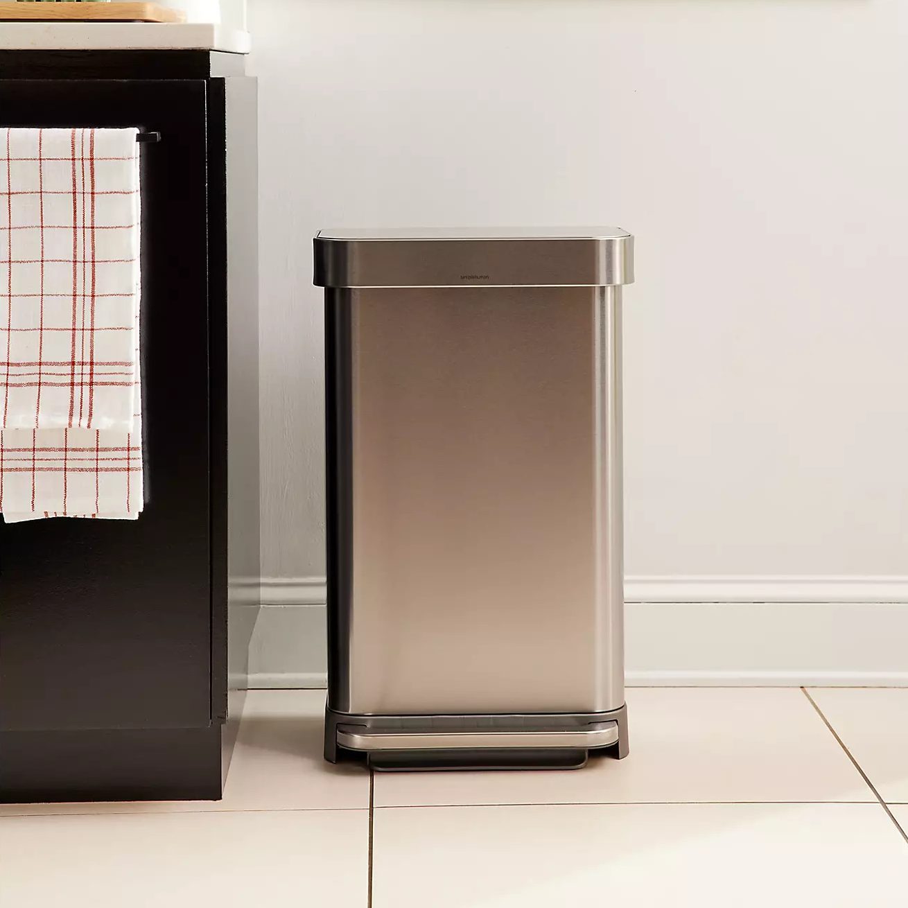 Simplehuman Glam Trash Can Ecomm Via Bedbathandbeyond.com