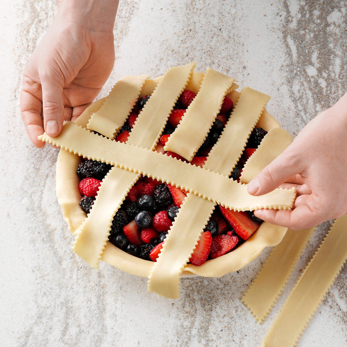 Placing the perpendicular lattice strips on a pie