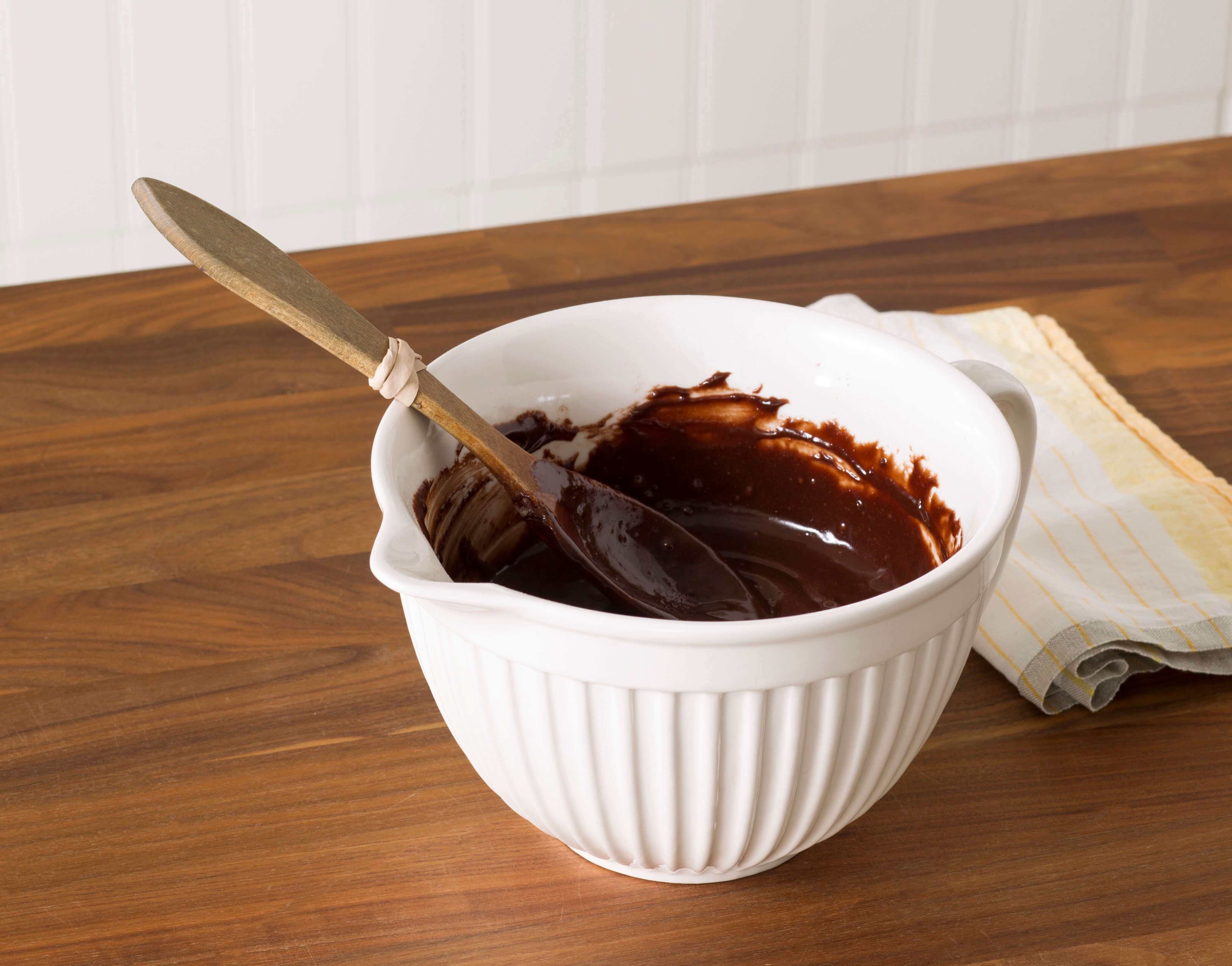 rubberbands, kitchen, wooden spoon, bowl