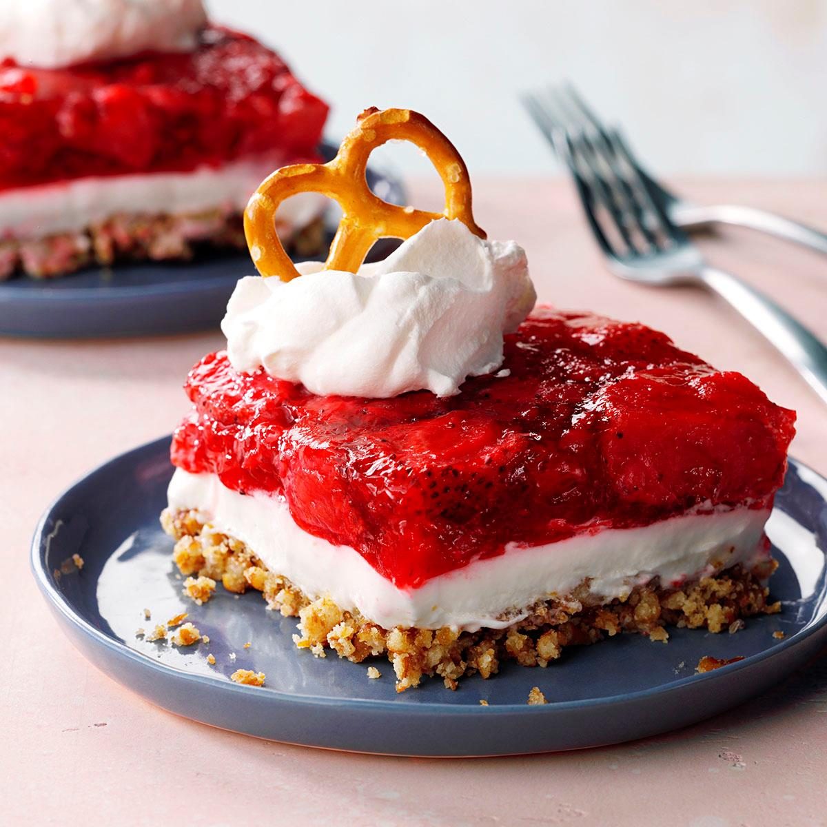 Strawberry Pretzel Dessert Exps Toham25 4444 P2 Md 04 03 8b