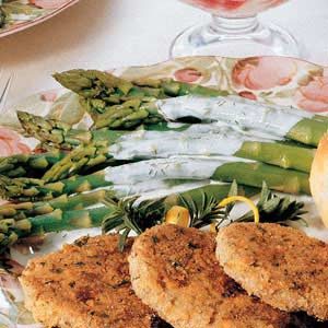 Asparagus with Creamy Dill Sauce