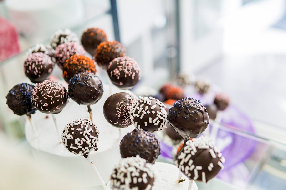 How to Make Homemade Cake Pops