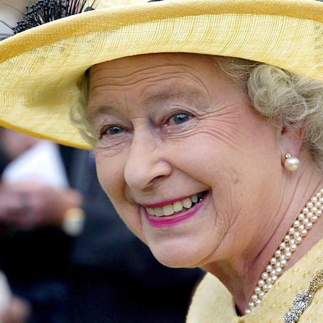 QUEEN ELIZABETH II QUEEN ELIZABETH II HOSTING A TEA PARTY FOR DISADVANTAGED CHILDREN, BUCKINGHAM PALACE, LONDON, BRITAIN - 02 JUN 2003