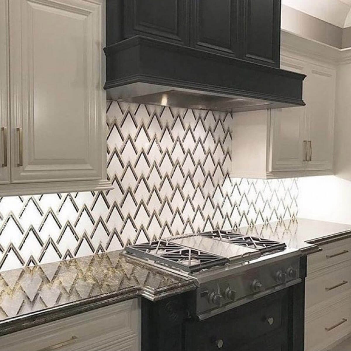 Kitchen with an art deco-style backsplash