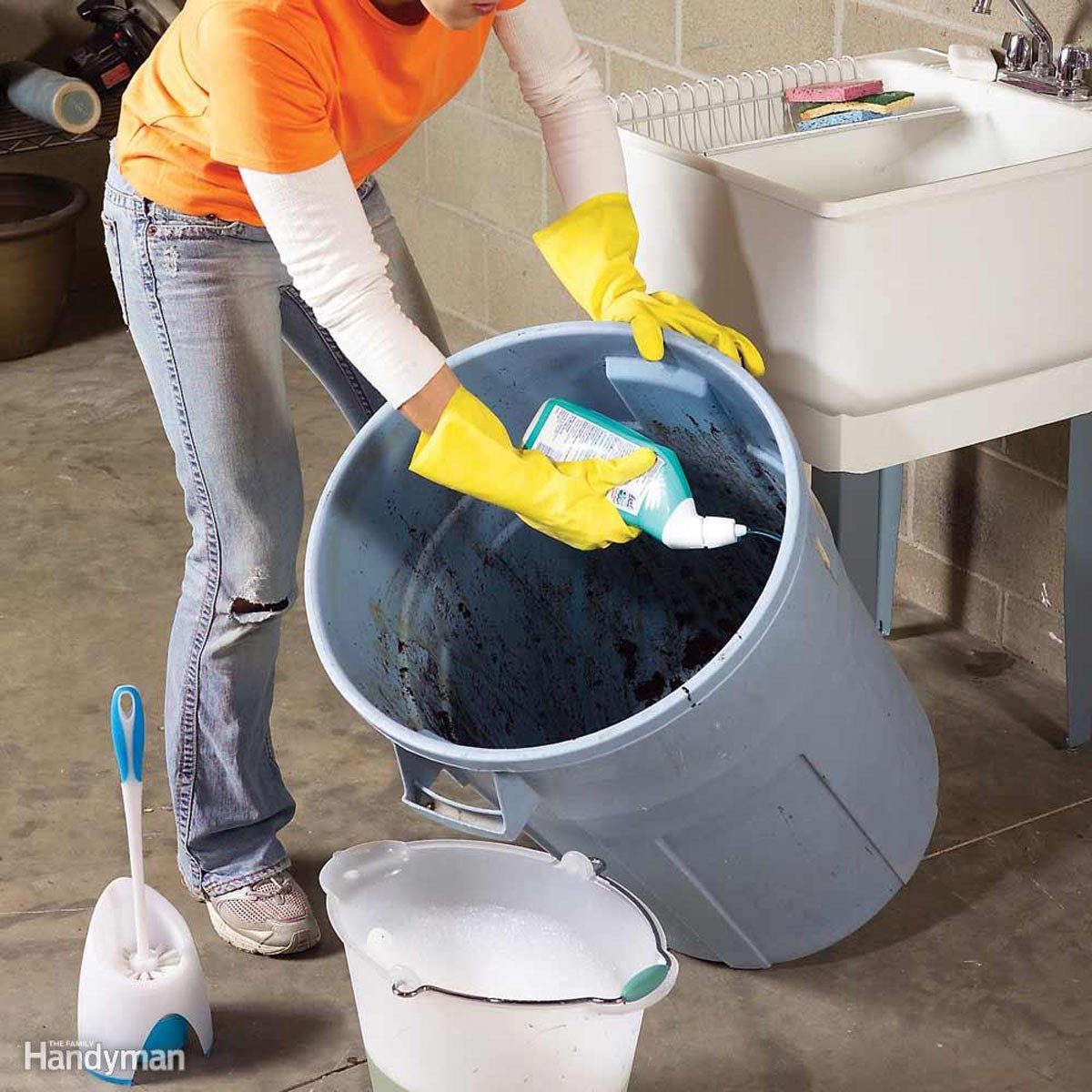 Cleaning trash can