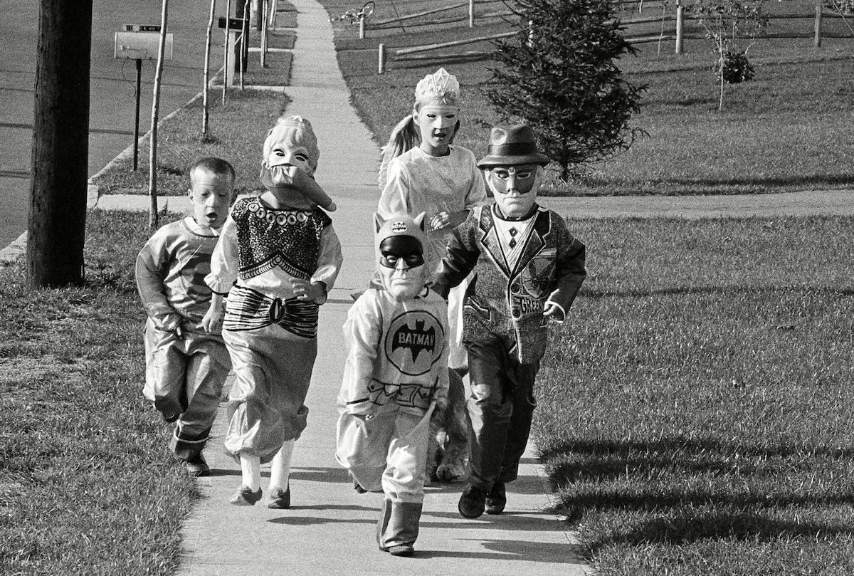 Comic strips come alive this Halloween as Batman, the Green Hornet, Superman and a host of other comic strip characters are getting geared up for a one-night stand Oct. 31. At least according to costume makers who say that the comics are providing most of the ideas for this year