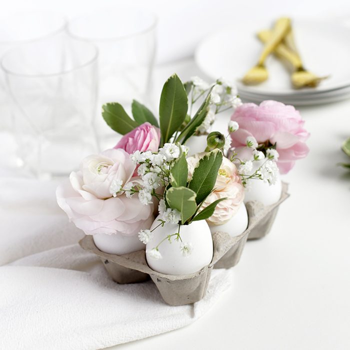 DIY EGG VASE CENTERPIECE