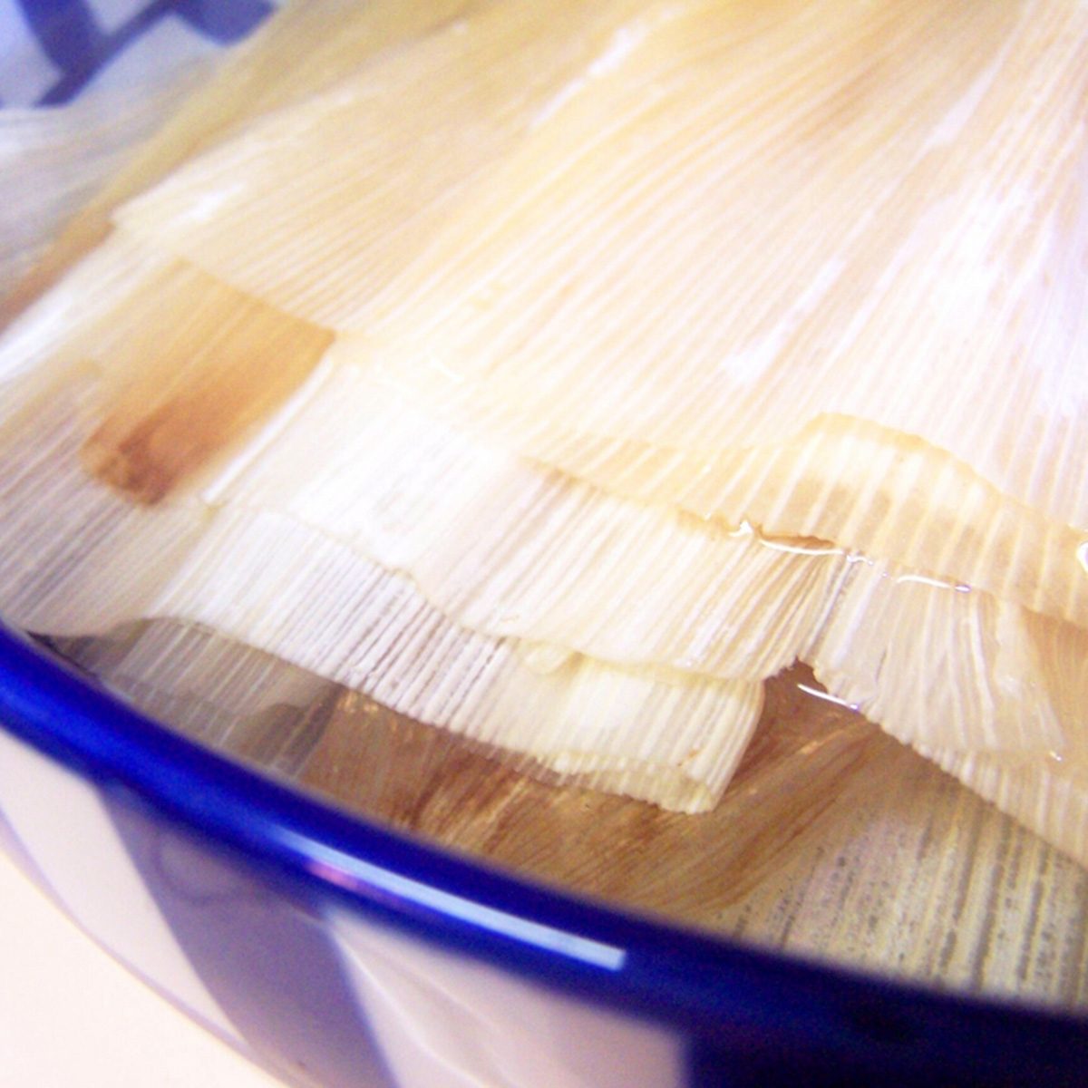 corn husks soaking