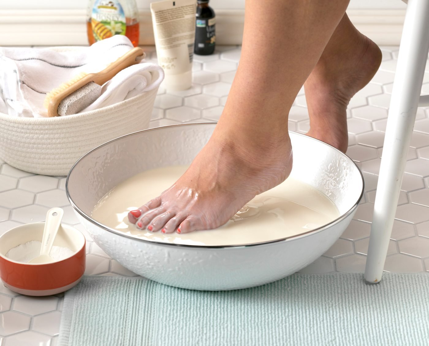 How to Make a Soothing Milk Bath for Your Feet