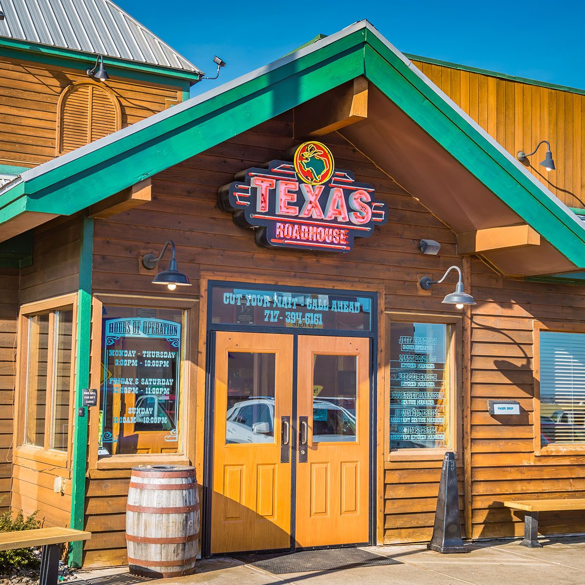 Exterior of Texas Roadhouse restaurant location.