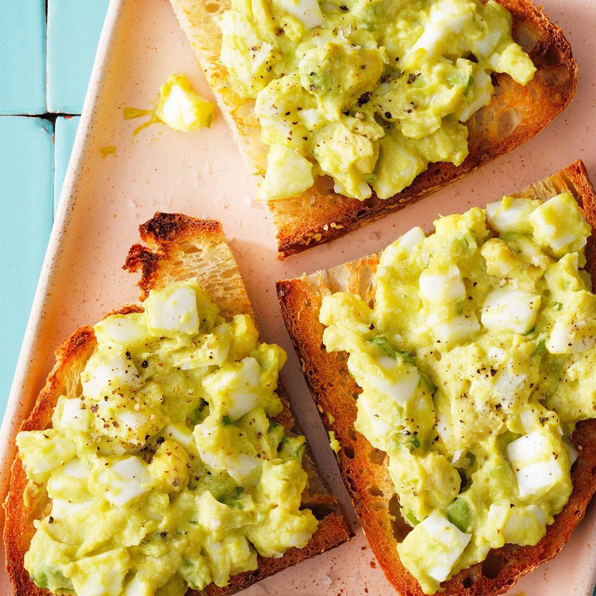 Avocado Egg Salad Toast Exps Tohas23 211990 P2 Md 03 08 2b