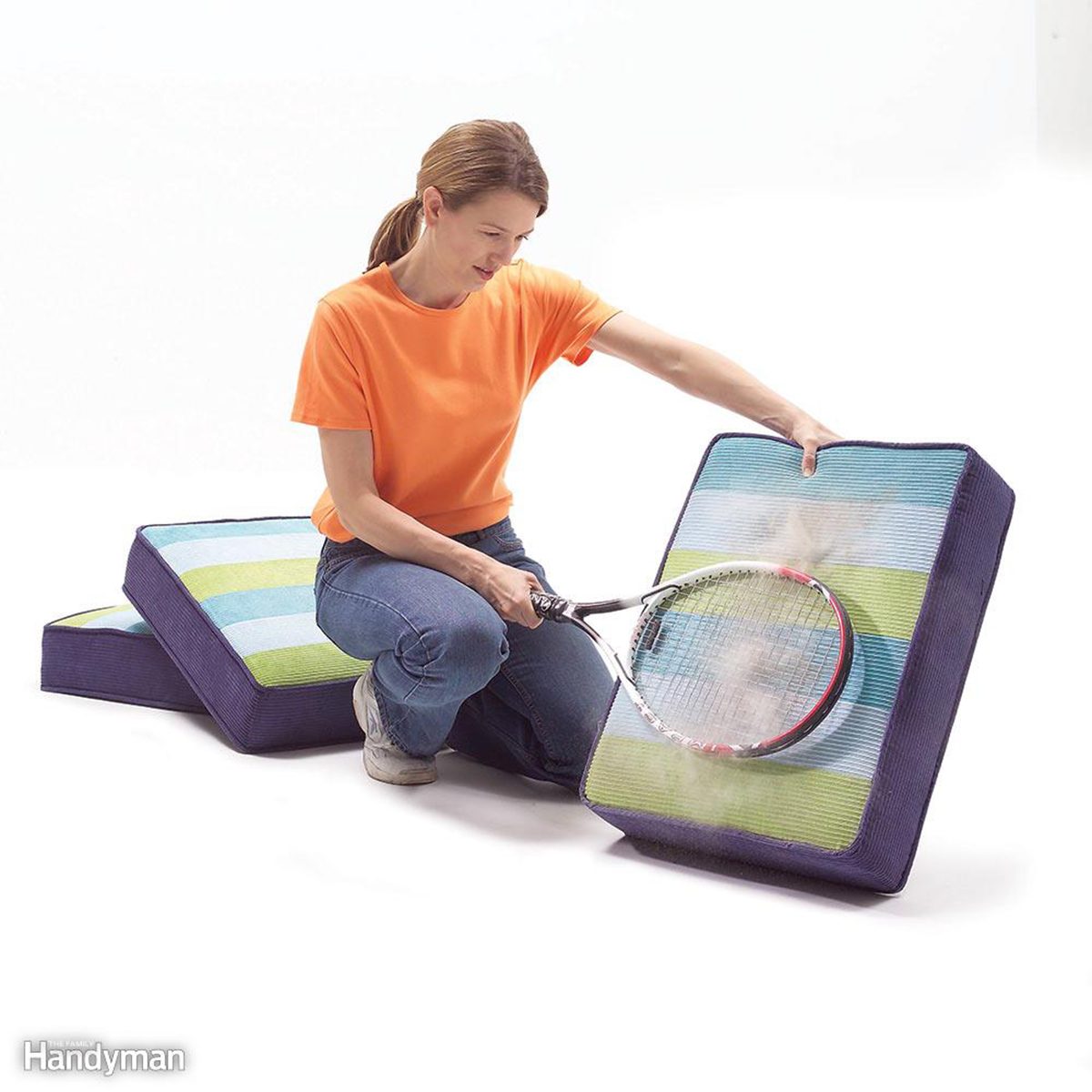 Dusting cushion with tennis racket