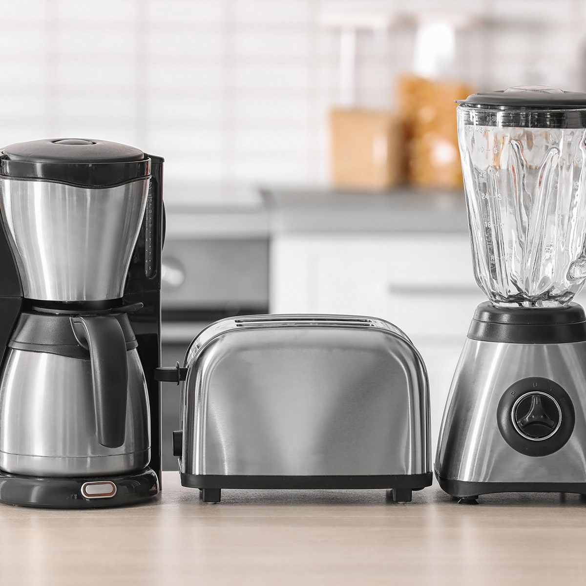 Appliances on the kitchen counter