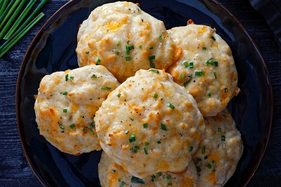 How to Make Copycat Red Lobster Cheddar Bay Biscuits