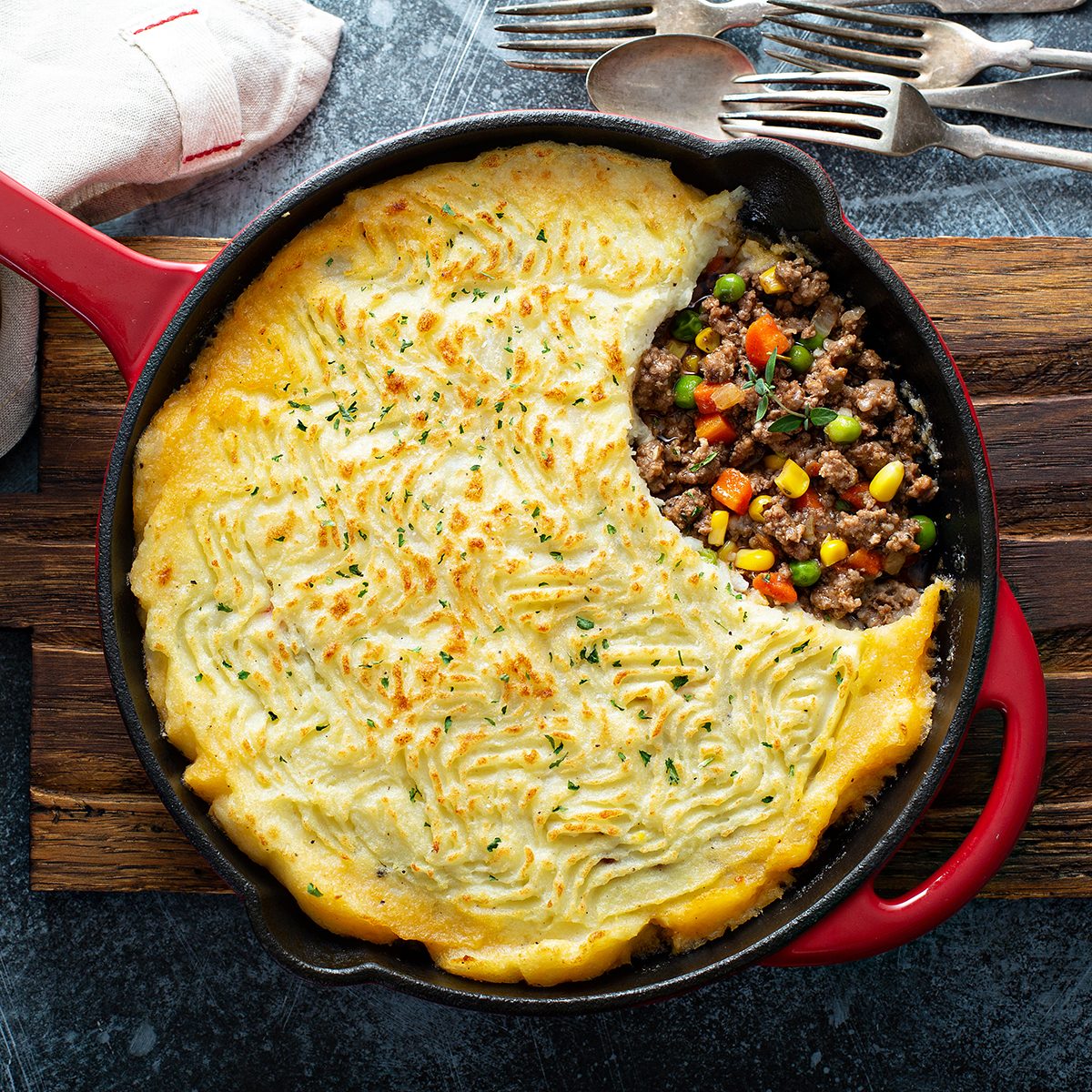 Shepherds pie with ground meat, vegetables and potatoes in a cast iron pan top view; Shutterstock ID 1329534653; Job (TFH, TOH, RD, BNB, CWM, CM): TOH