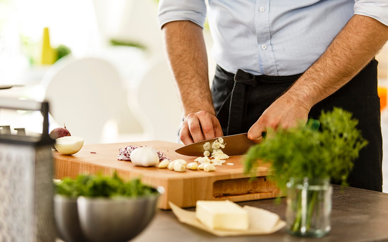 Here’s How to Get the Garlic Smell Out of Your Cutting Board