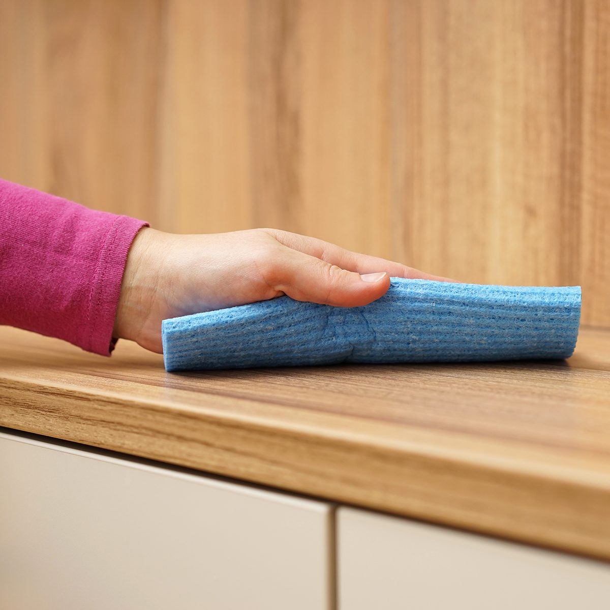 cleaner cleans furniture in the living room