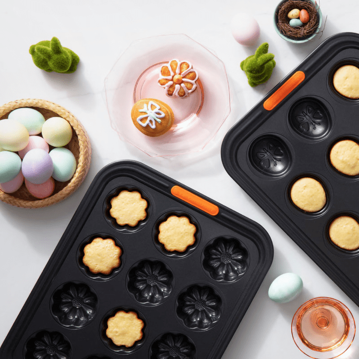 Le Creuset Flower Cakelet Pan