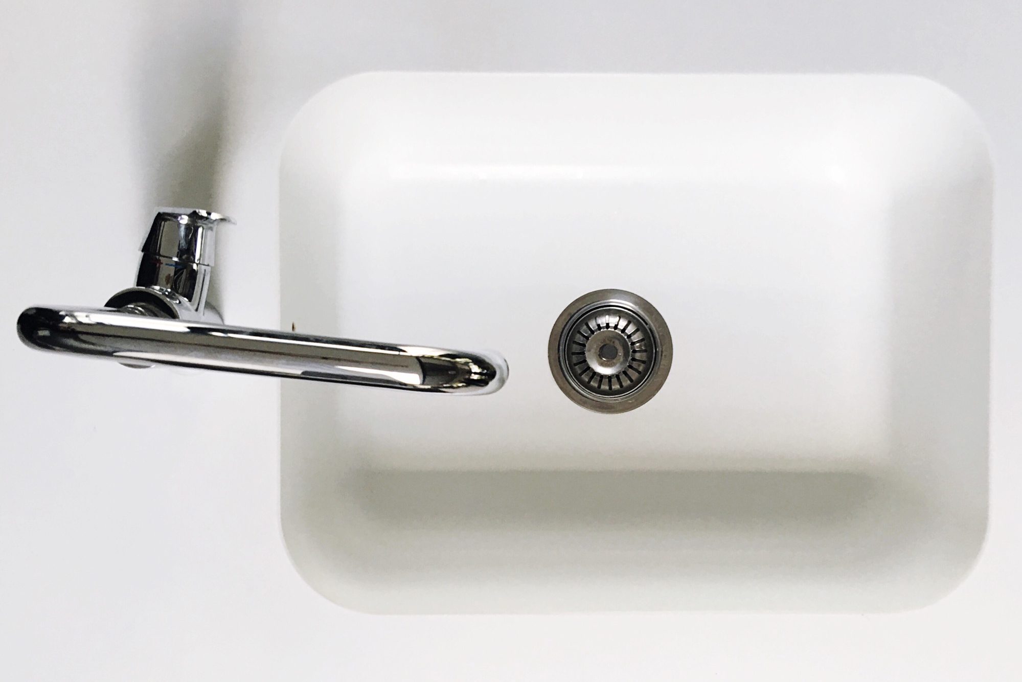 clean white kitchen sink