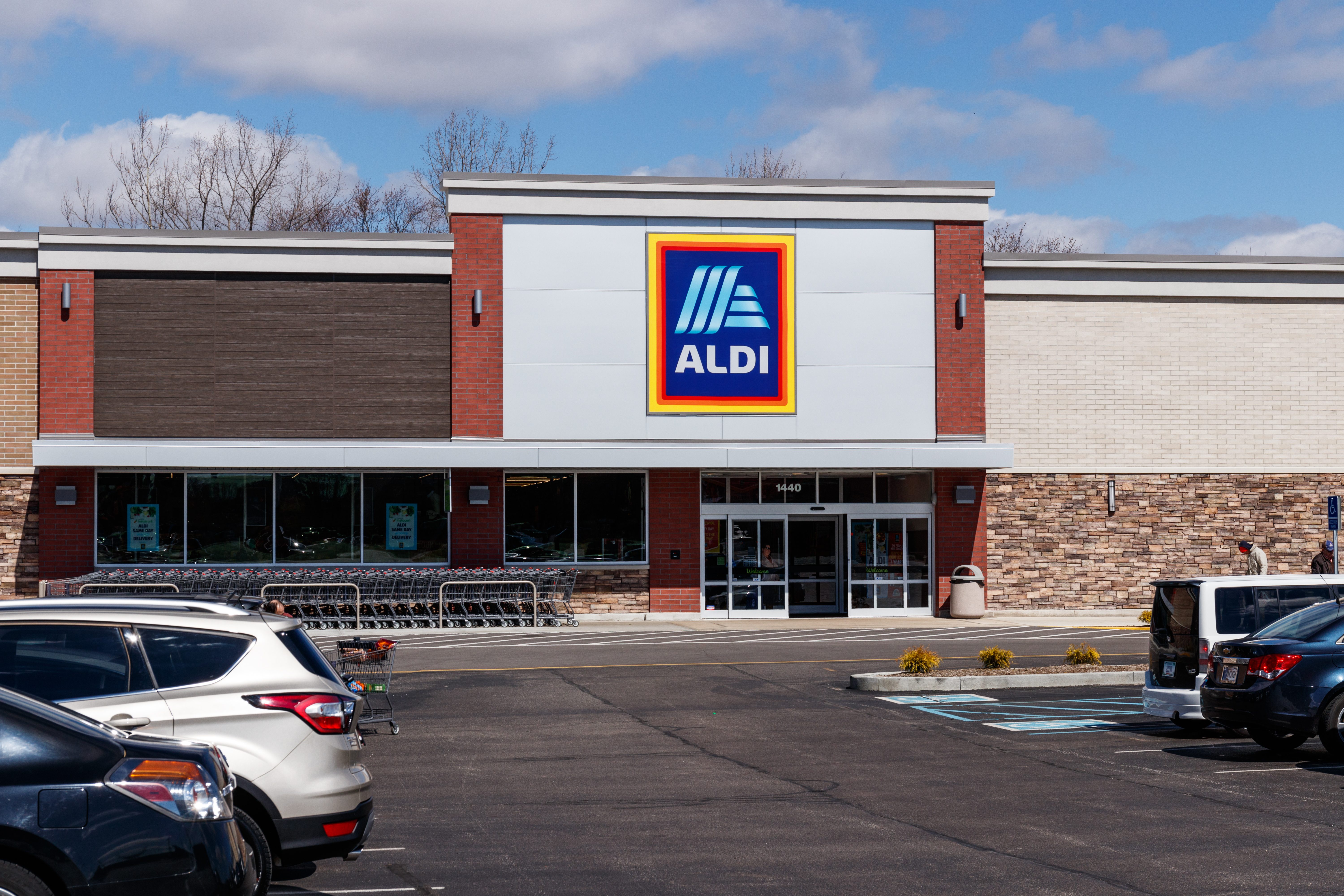 Aldi Discount Supermarket. Aldi Sells A Range Of Grocery Items, Including Produce, Meat & Dairy, At Discount Prices I