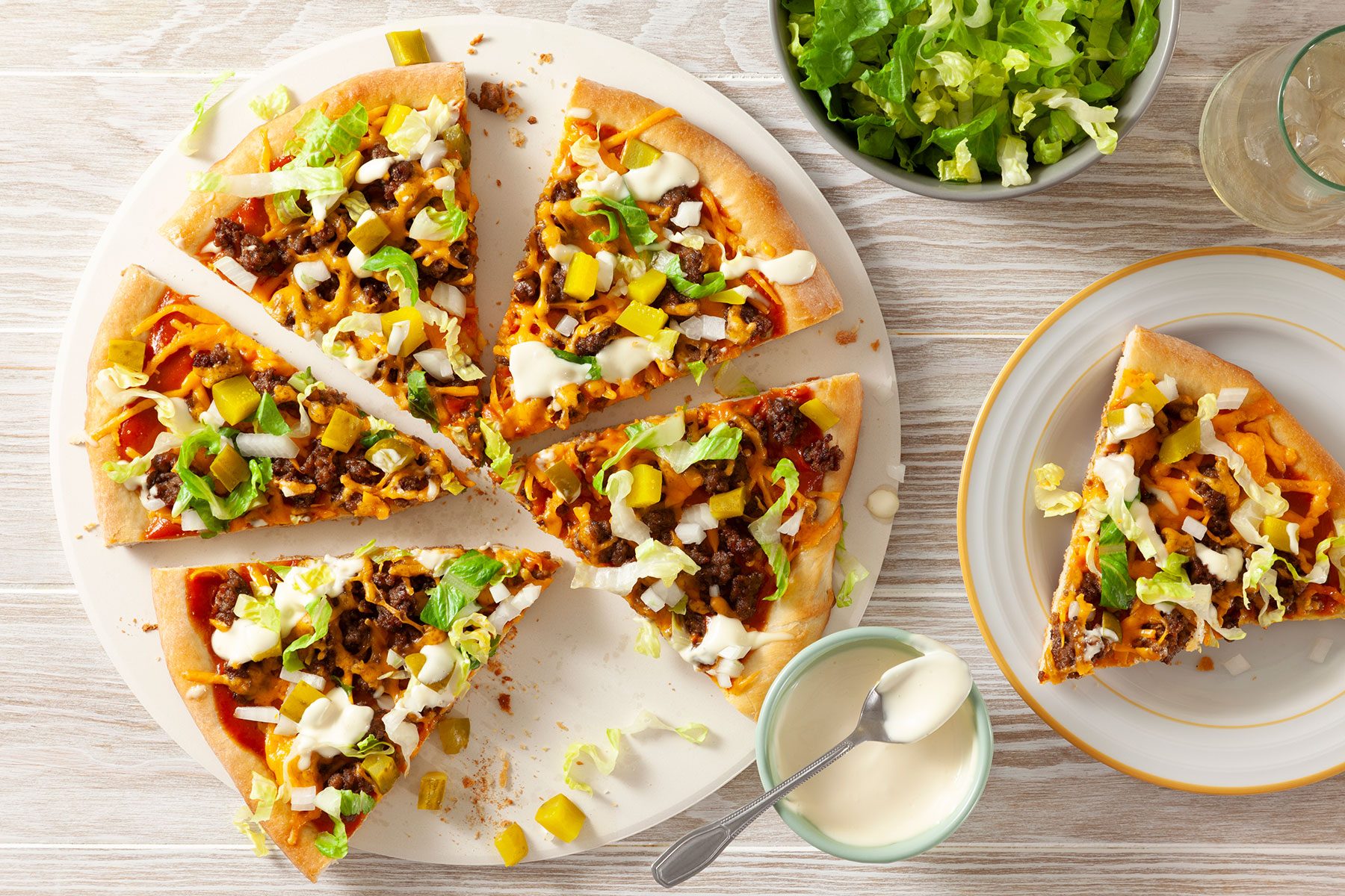 lettuce and mayonnaise on Cheeseburger 