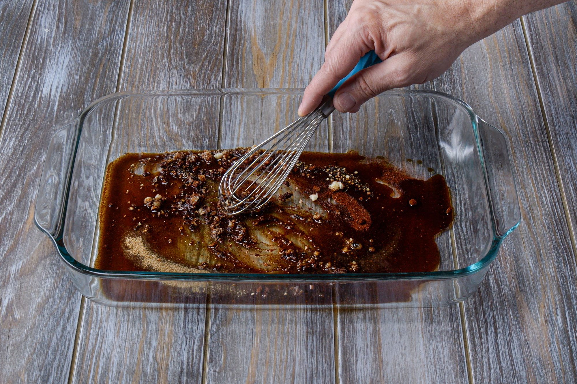 Combine the Worcestershire sauce, chilli powder, garlic, celery salt, pepper and liquid smoke in a shallow bowl