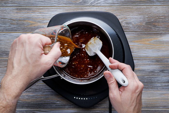 Add the reserved juices to the barbecue sauce