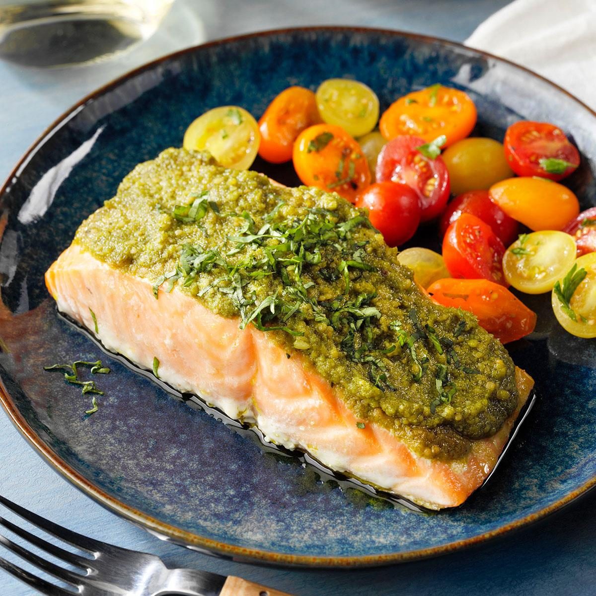 Baked Pesto Salmon Exps Tohcom23 274094 P2 Md 08 29 7b