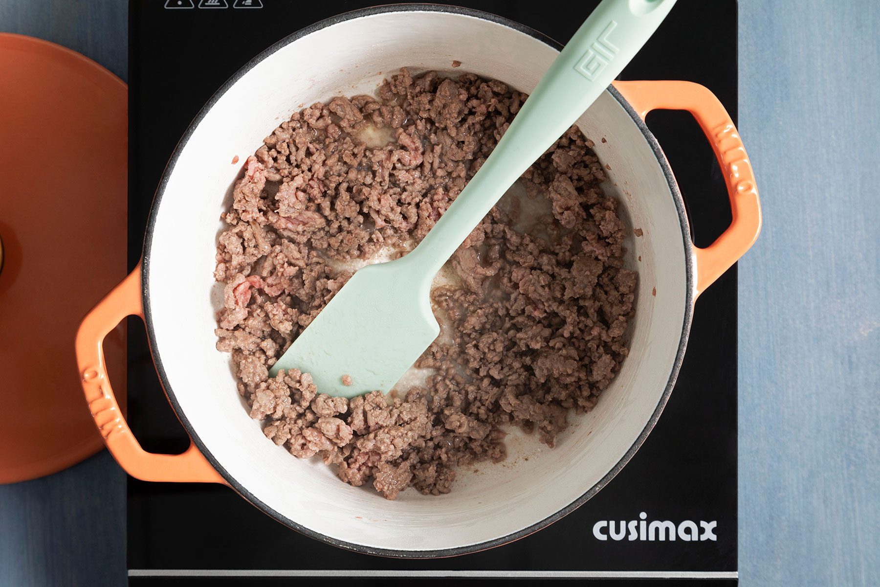 Cooking beef in saucepan