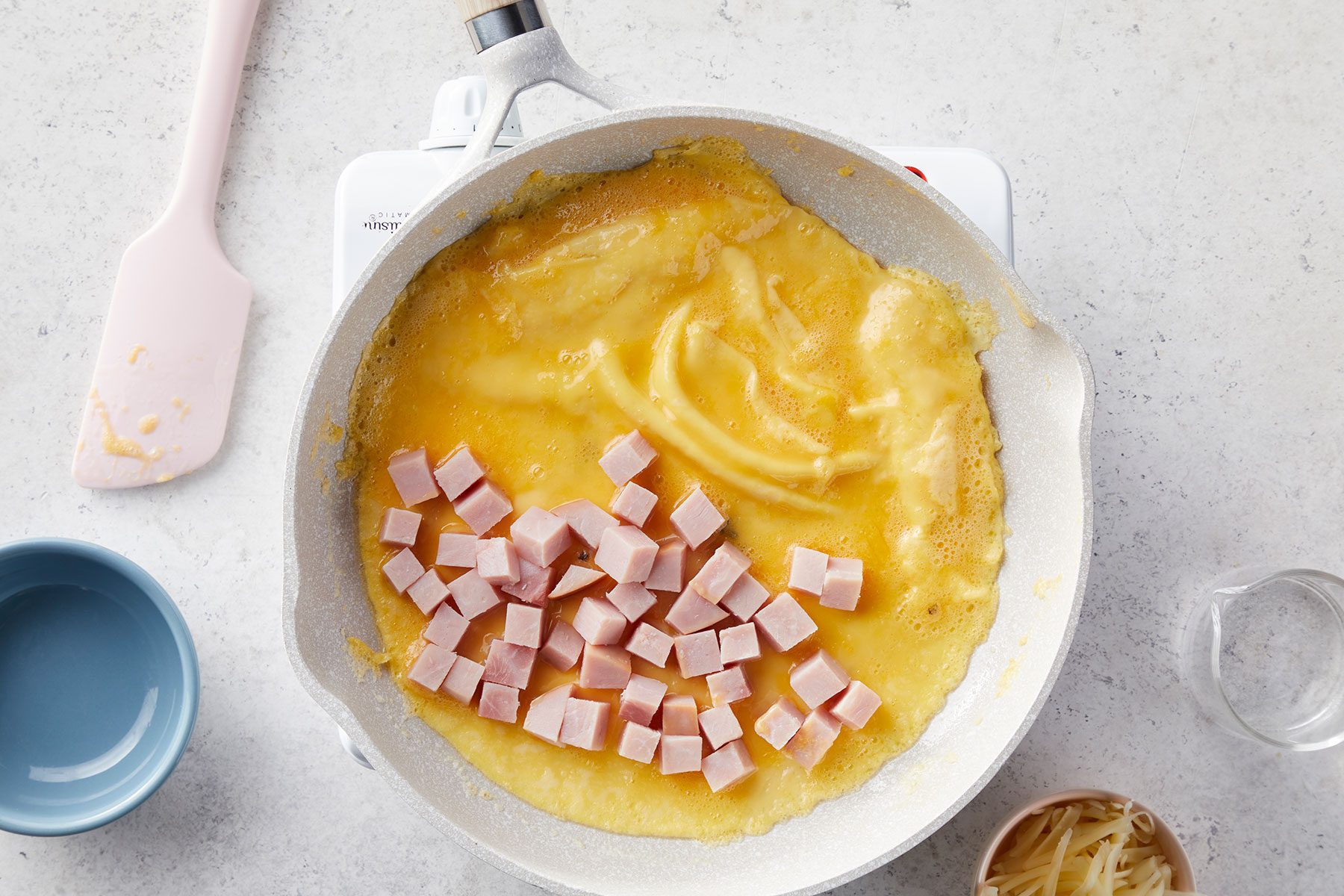 Adding Ham cubes on omelet