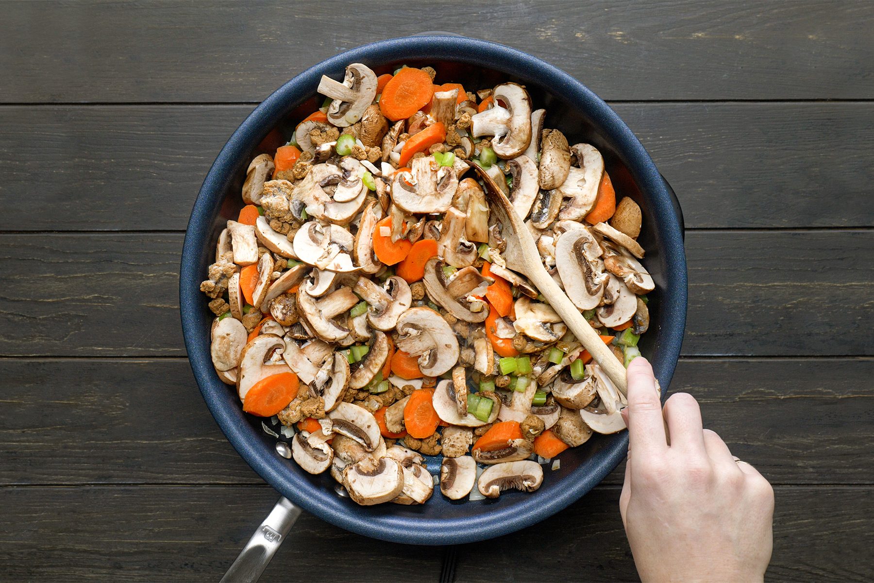 Hearty Meatless Shepherd's Pie Tohvs24 86545 Mf 01 17 Vegetarianshepherdspie 4