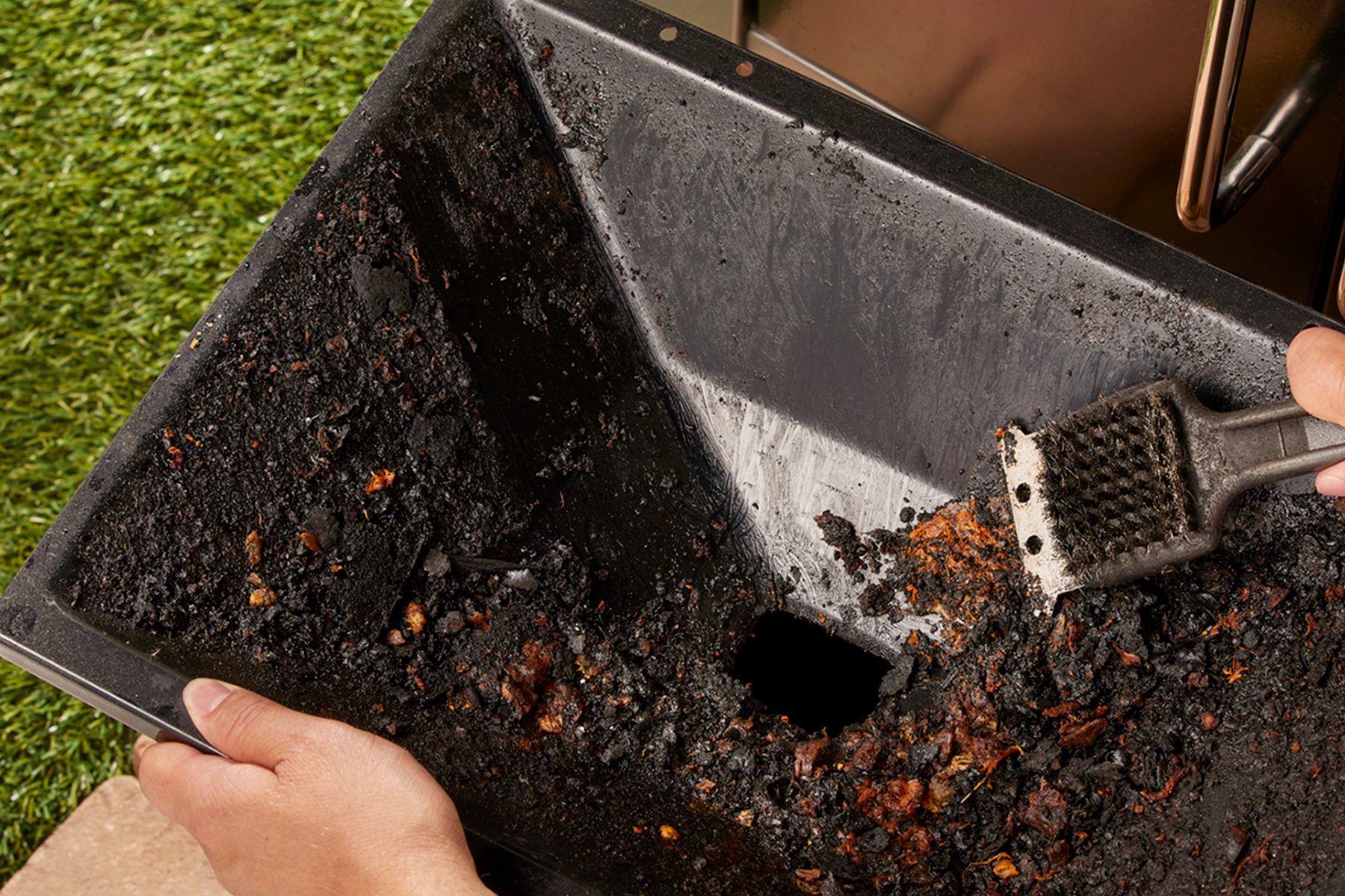 How To Clean Your Gas Or Charcoal Grill After A Long Winter Rdd23 Segrill Ks 06 22 006