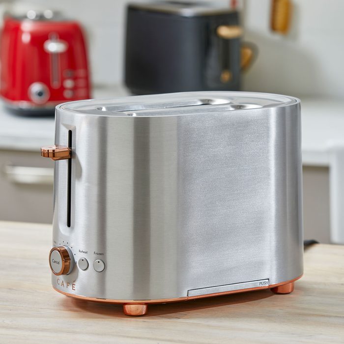 Café Express Toaster on Wooden Kitchen Countertop