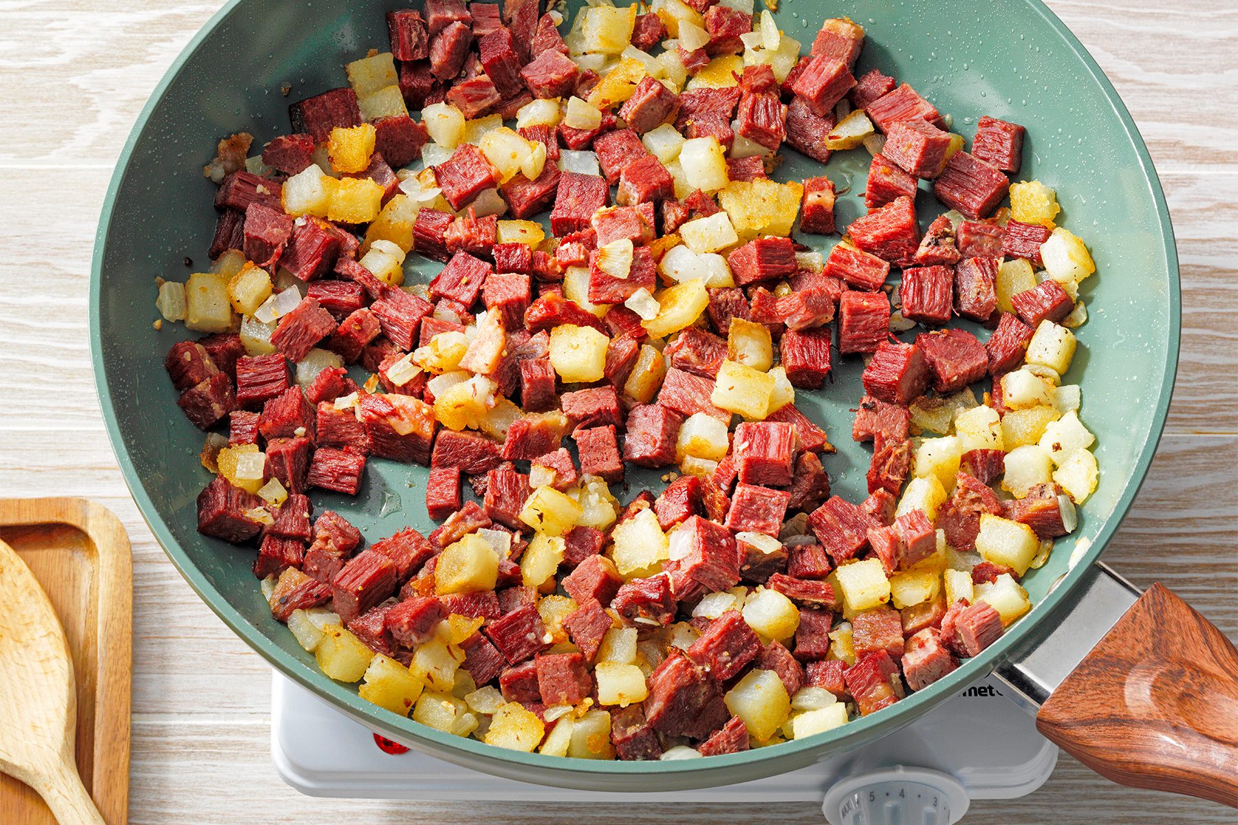 Easy Corned Beef Hash Tohcom24 275962 P2 Md 05 02 5b