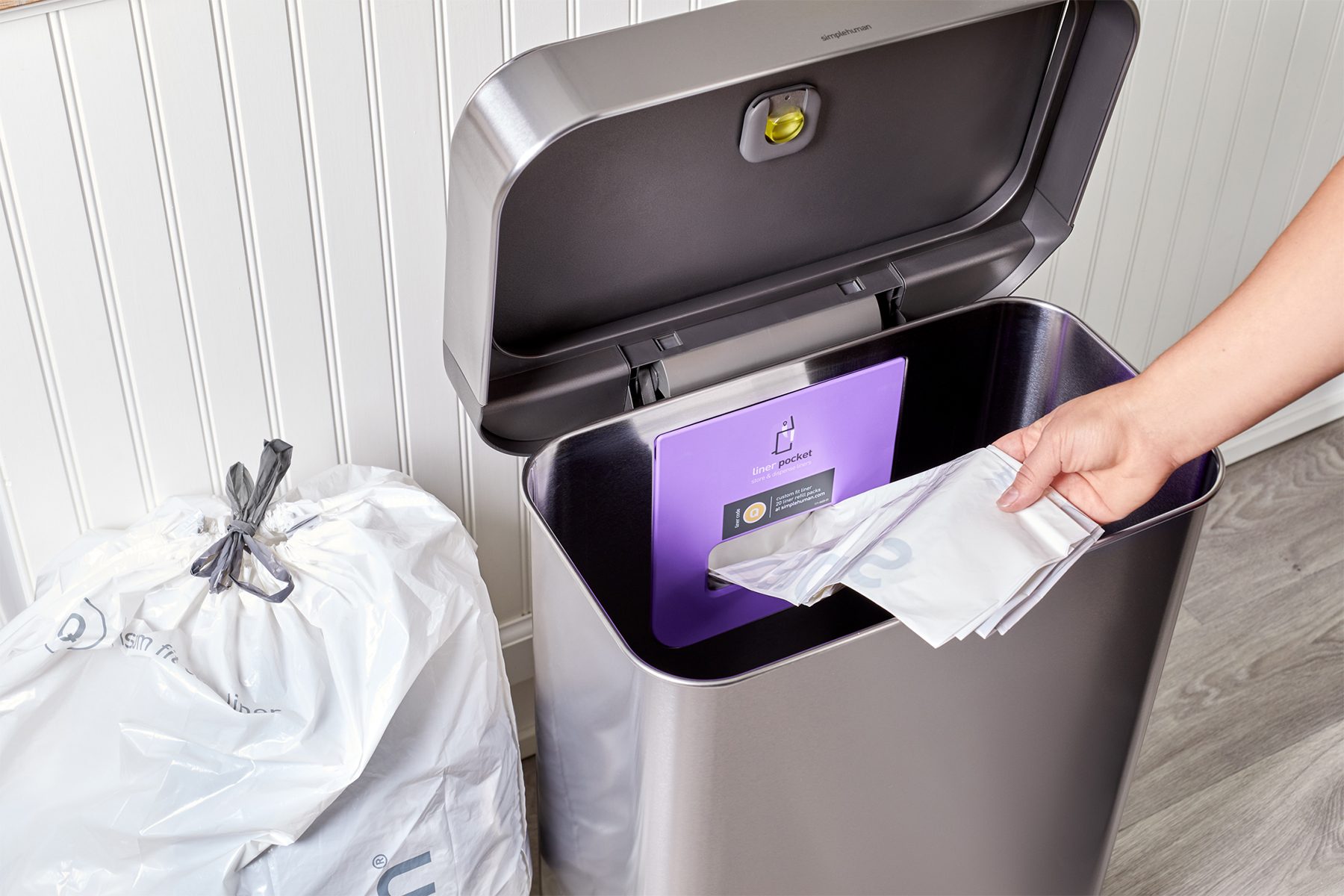 The Best Touchless Trash Cans For More Sanitary Garbage Disposal Toha Trashbins Ks 09 07 005