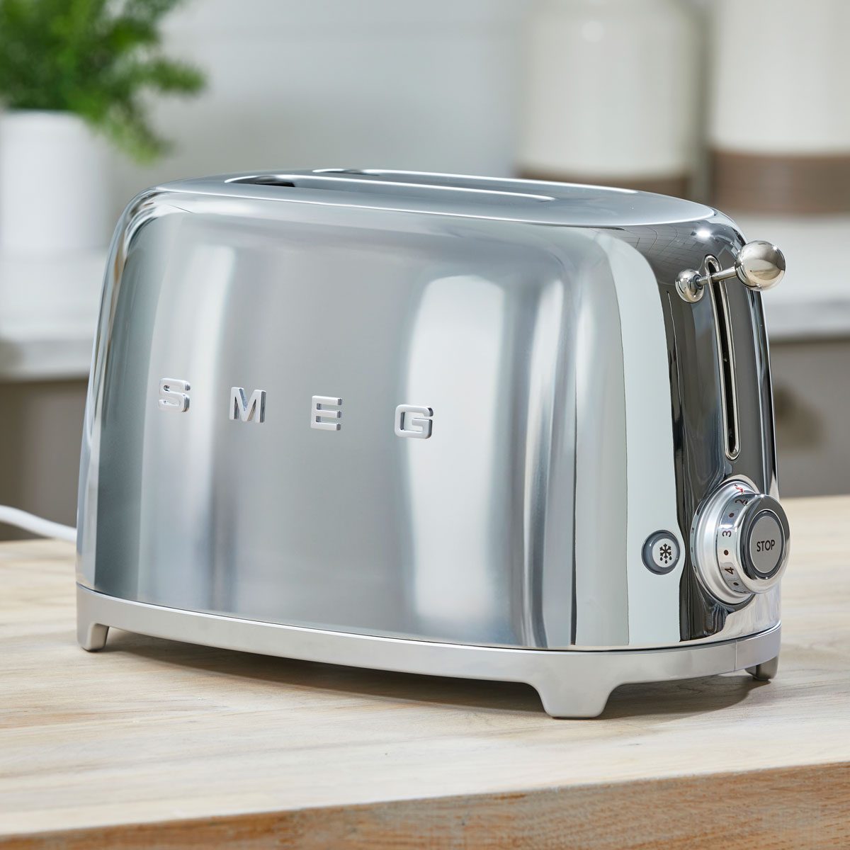 We Tried the $200 Retro SMEG Toaster—Here’s How It Performed