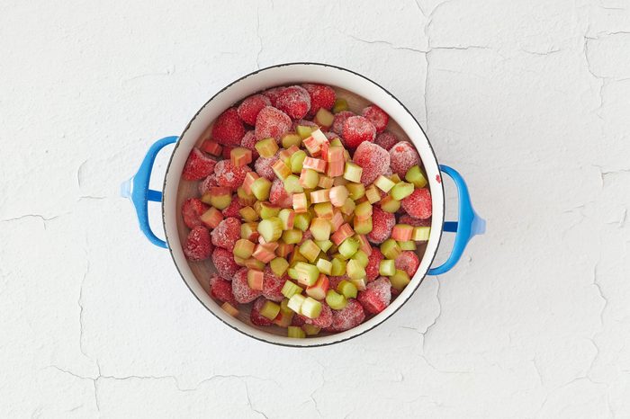 Cook the strawberry rhubarb jam.
