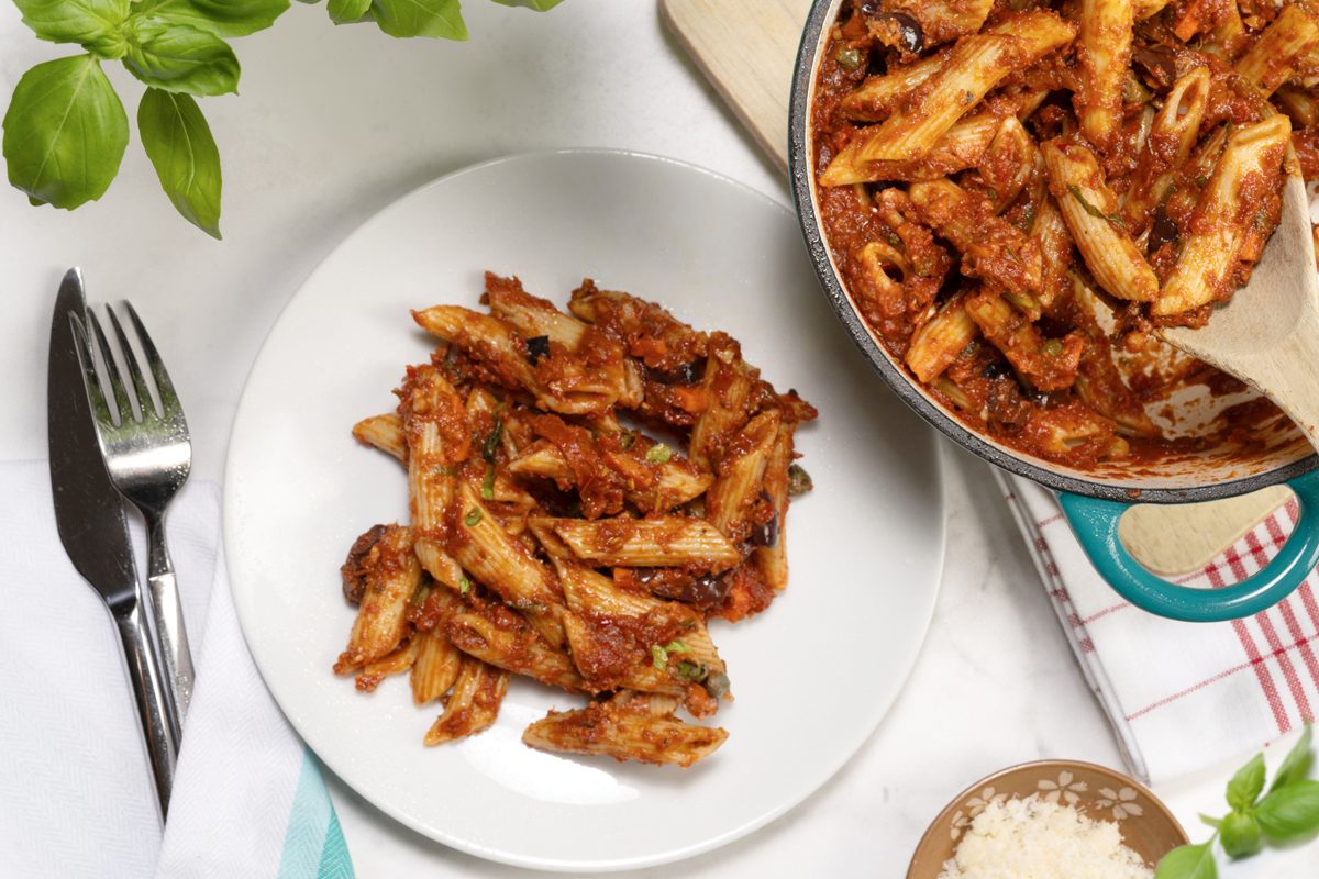 Pasta Puttanesca , plating