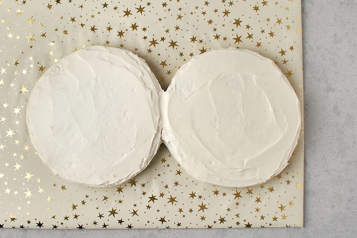 Frost round cakes