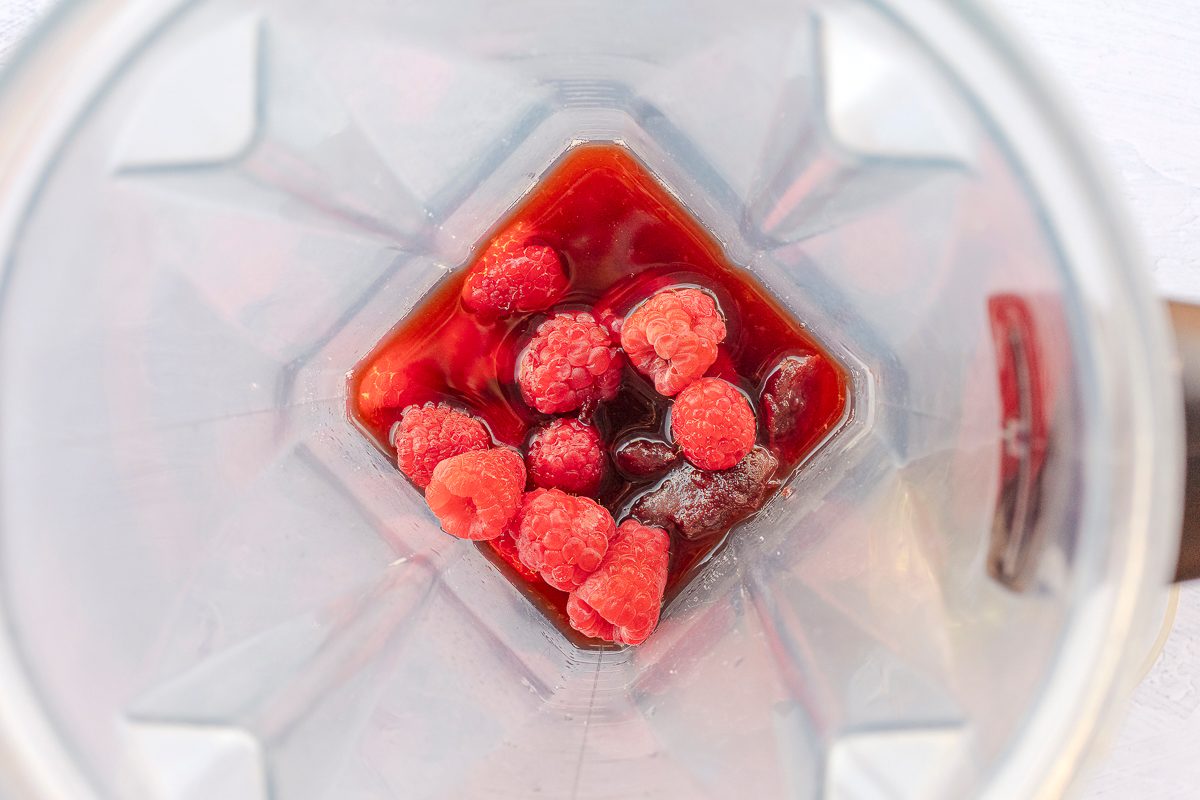 Michigan Salad Tohd24 187350 Jackiealpers 01 raspberry vinaigrette ingredients in a Vitamix blender