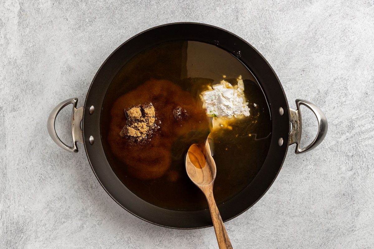 making sweet and sour sauce