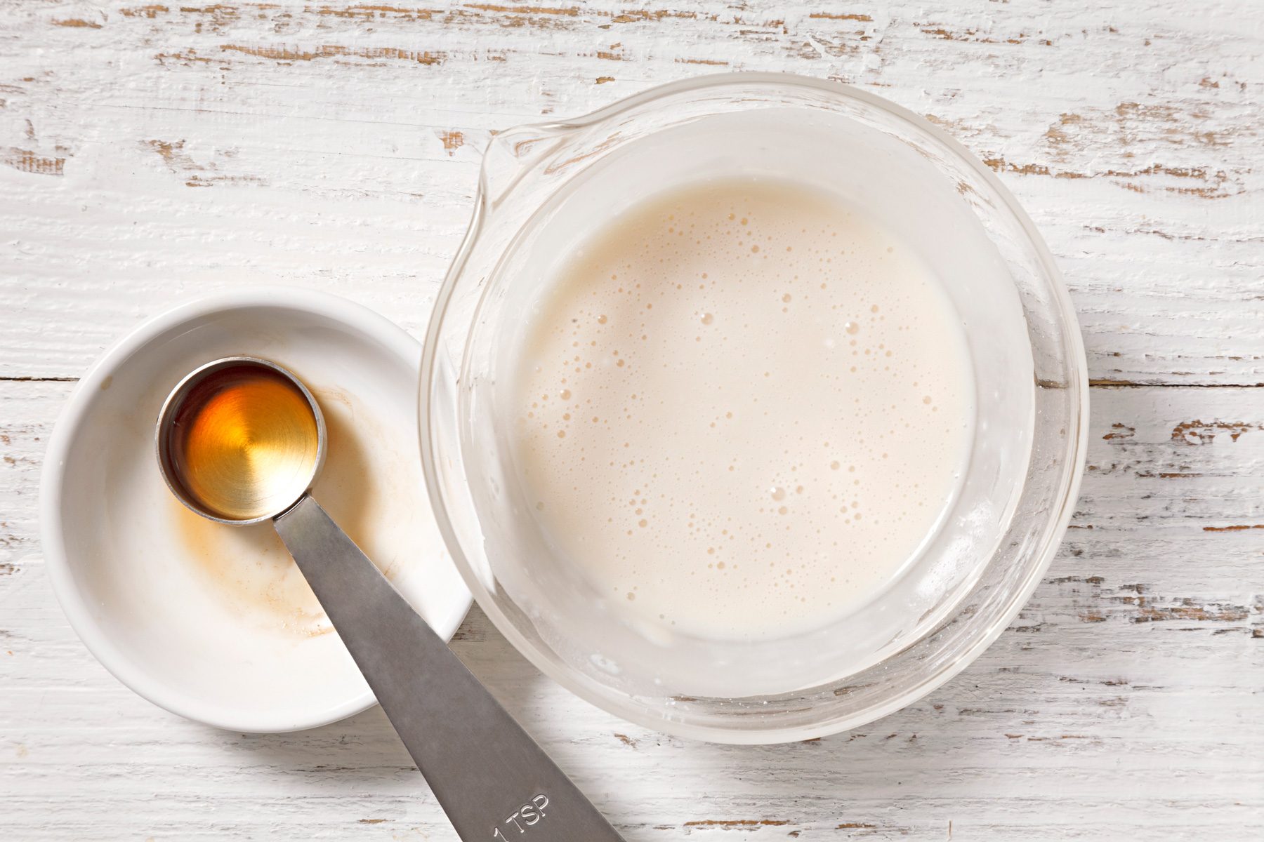 In a small bowl, combine confectioners' sugar, milk and vanilla extract until smooth.