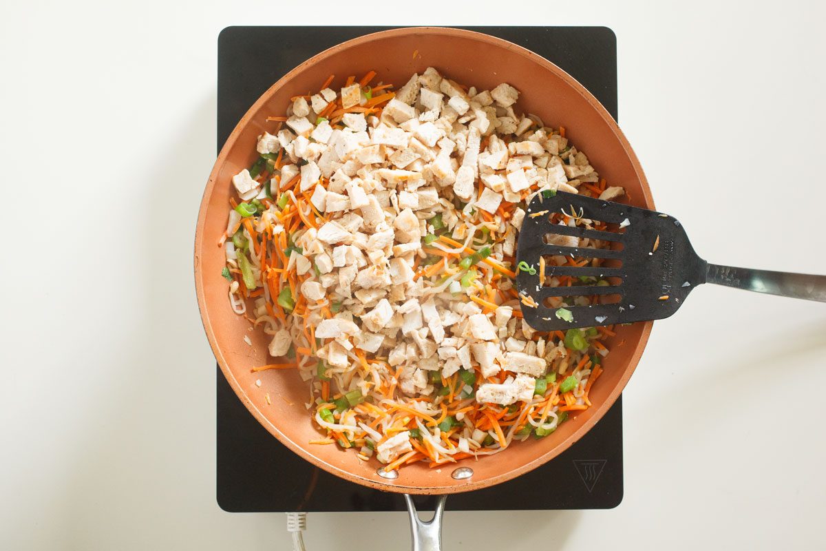 Cooking chicken and vegetables in skillet