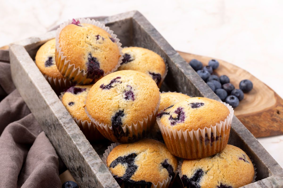 Taste of Home Blueberry Muffins with Sour Cream (3189)