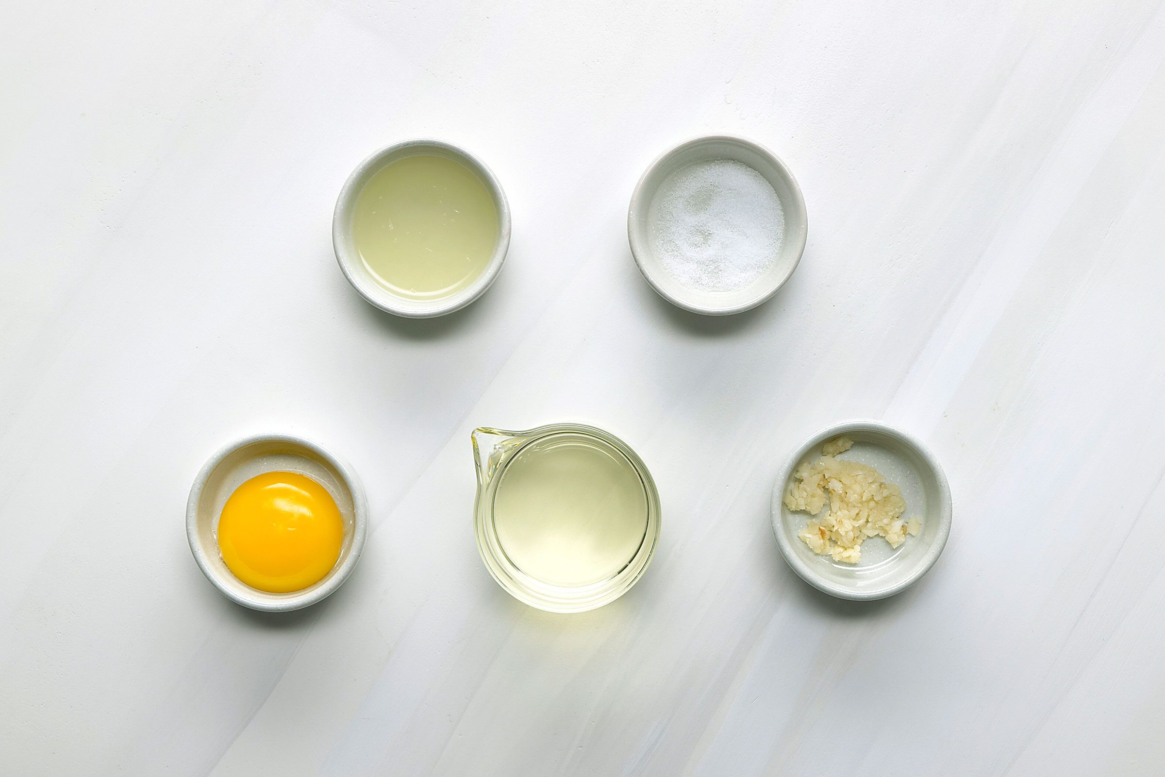 Ingredients for Aioli in small bowls