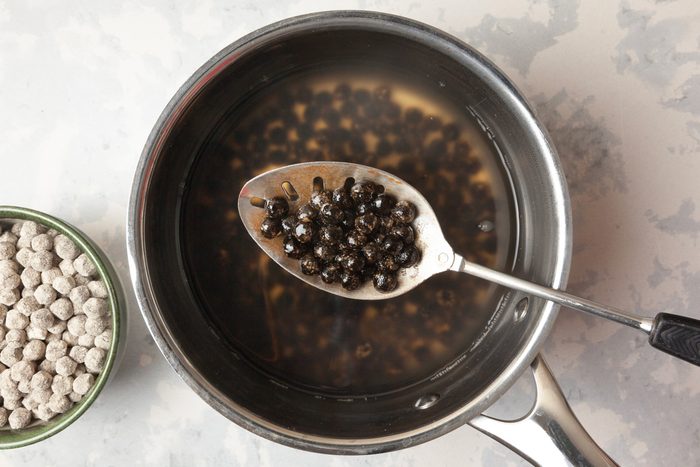 preparing tapioca pearls
