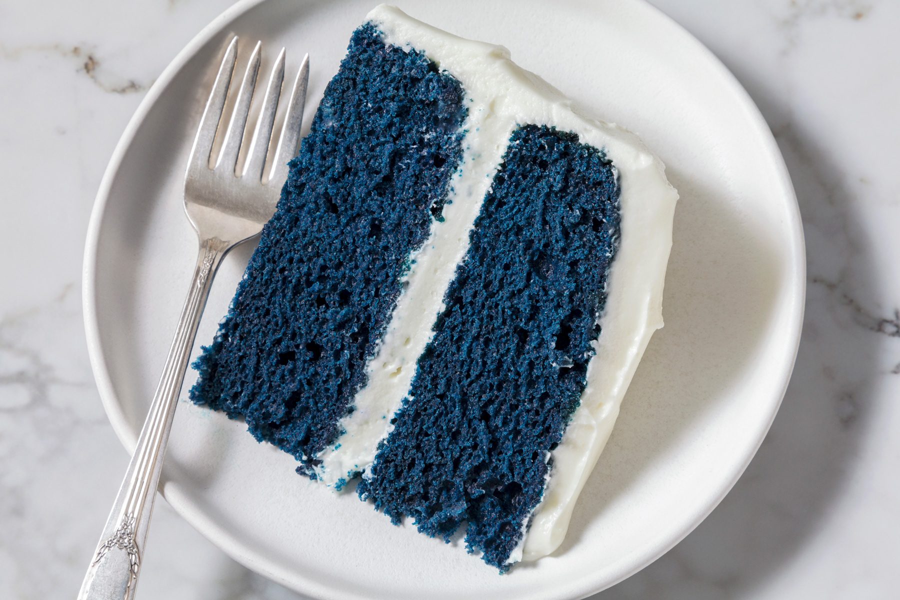 overhead shot of blue velvet cake