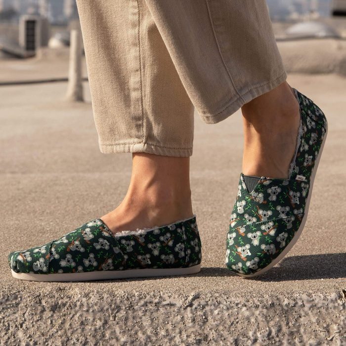 Toms Slippers Ecomm Via Toms.com  E1644247304852