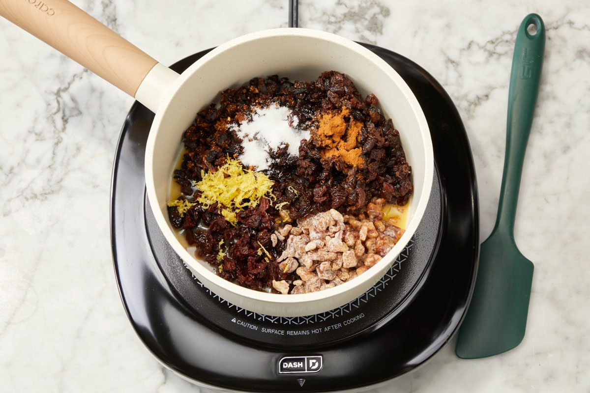 In a saucepan, combine the first eight filling ingredients