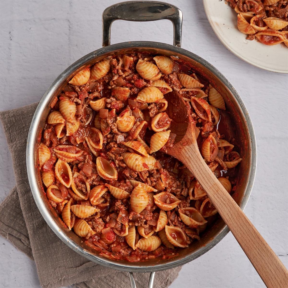 Stovetop Beef And Shells Exps Tohd24 27668 Christinema 9